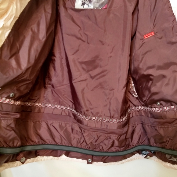 Burton Nordic Down snowboarding jacket - Picture 4 of 7